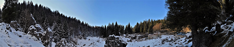 La bella radura innevata di Baita Cascineto (1435 m)